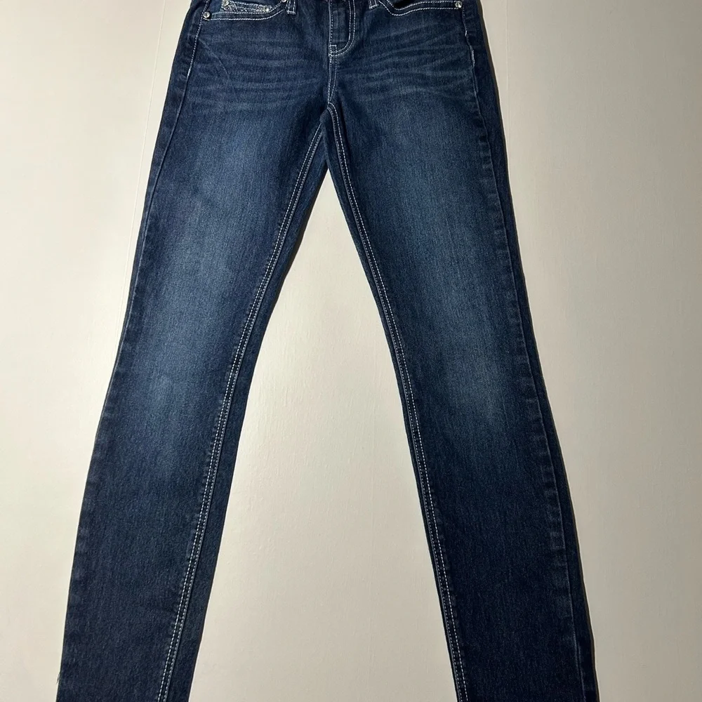 Mudd junior‎ size 3 skinny jeans with bedazzled back pockets low rise